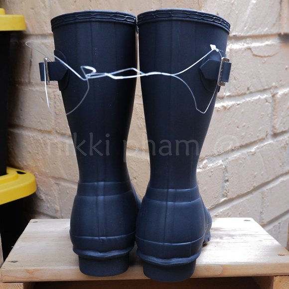 Hunter Women's Original Short Rain Boots in NAVY color . - Picture 7 of 10